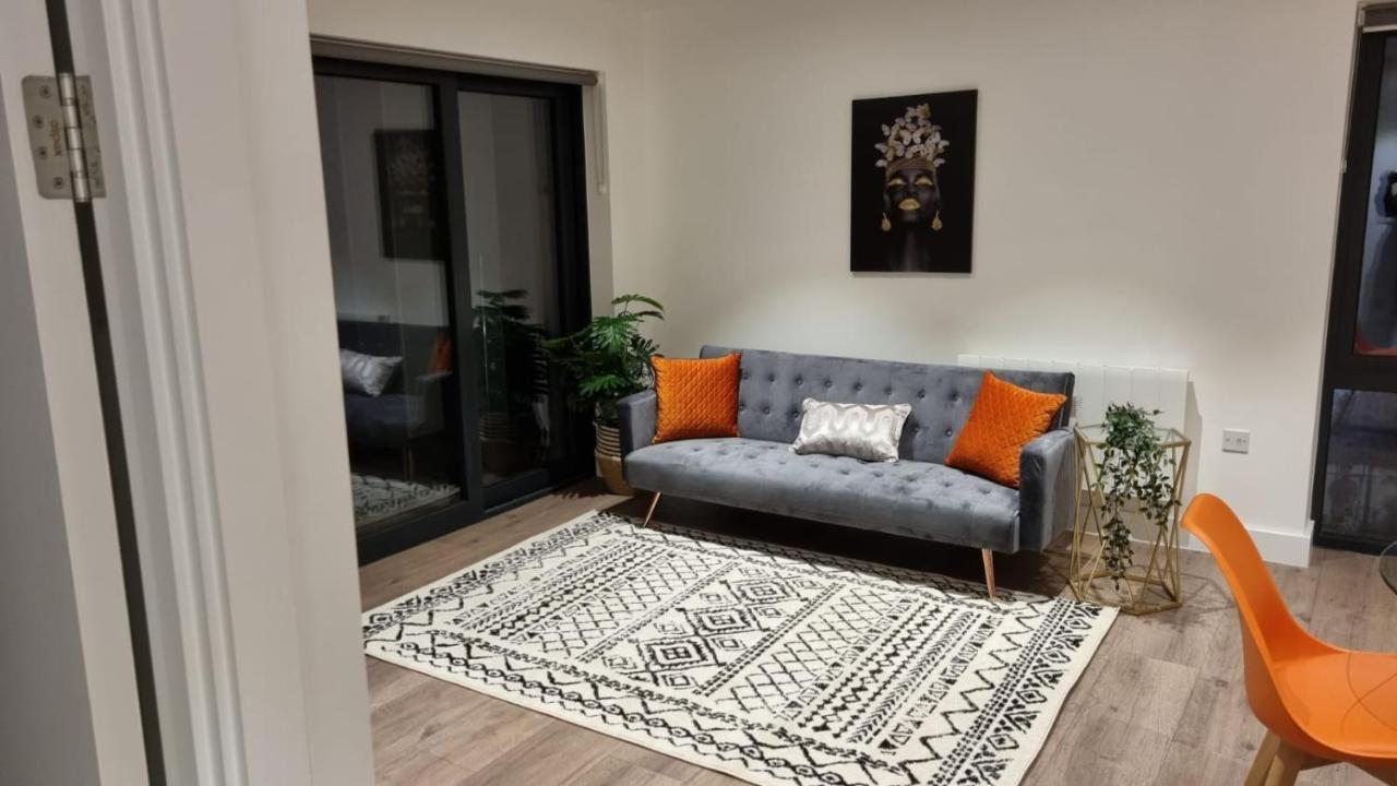 Spacious Balcony View Apt Near Nec Bhx Free Parking Sleeps 4 Hockley Heath Exterior foto